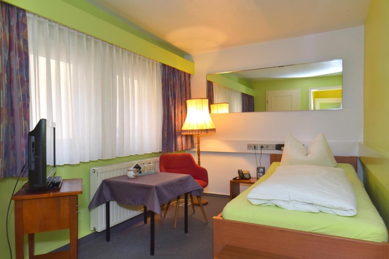 Hotel Goldene Sonne Arnstadt Exteriör bild