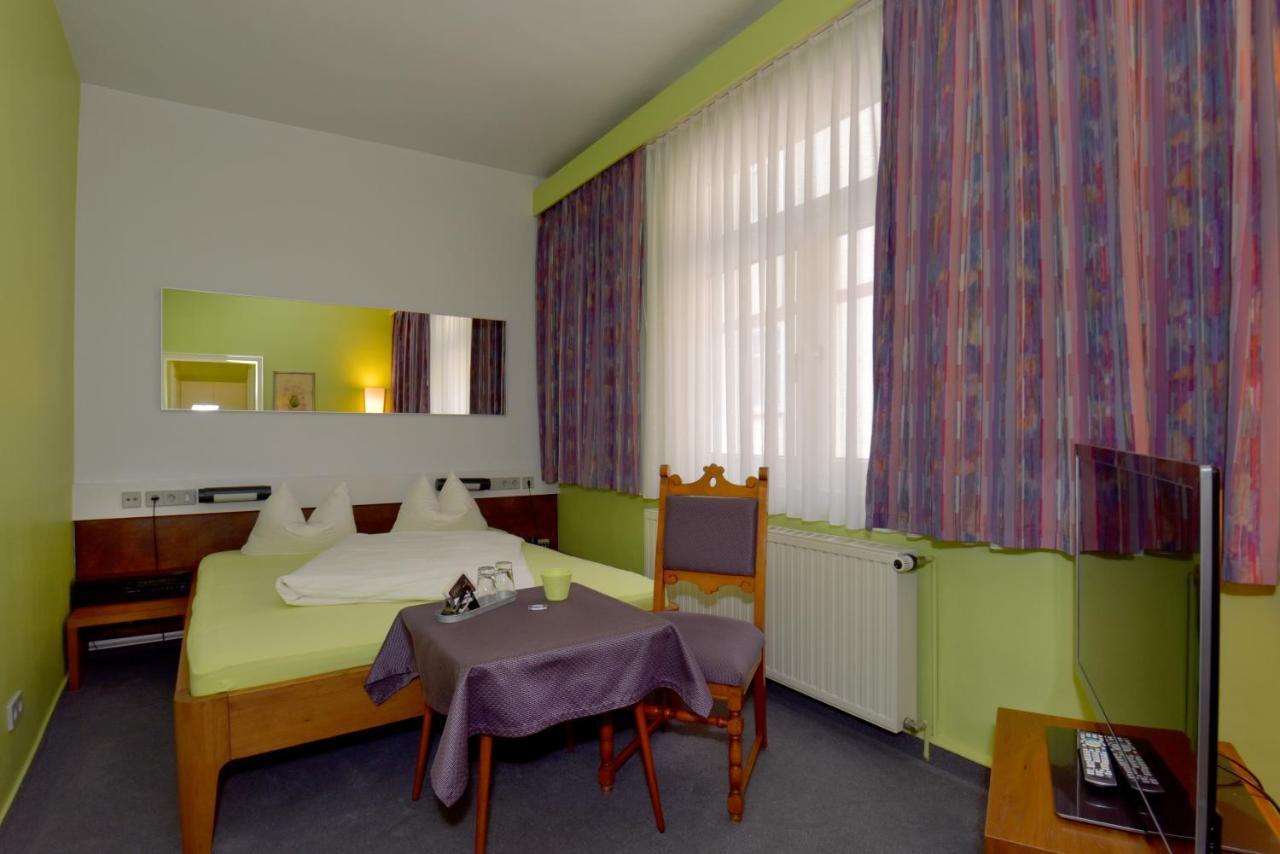 Hotel Goldene Sonne Arnstadt Exteriör bild