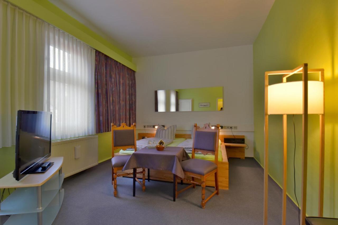 Hotel Goldene Sonne Arnstadt Exteriör bild